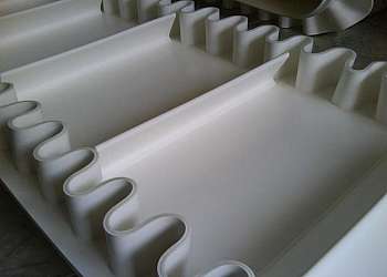 Correia transportadora com talisca Correia transportadora com talisca