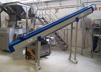 Correia transportadora inclinada Correia transportadora inclinada